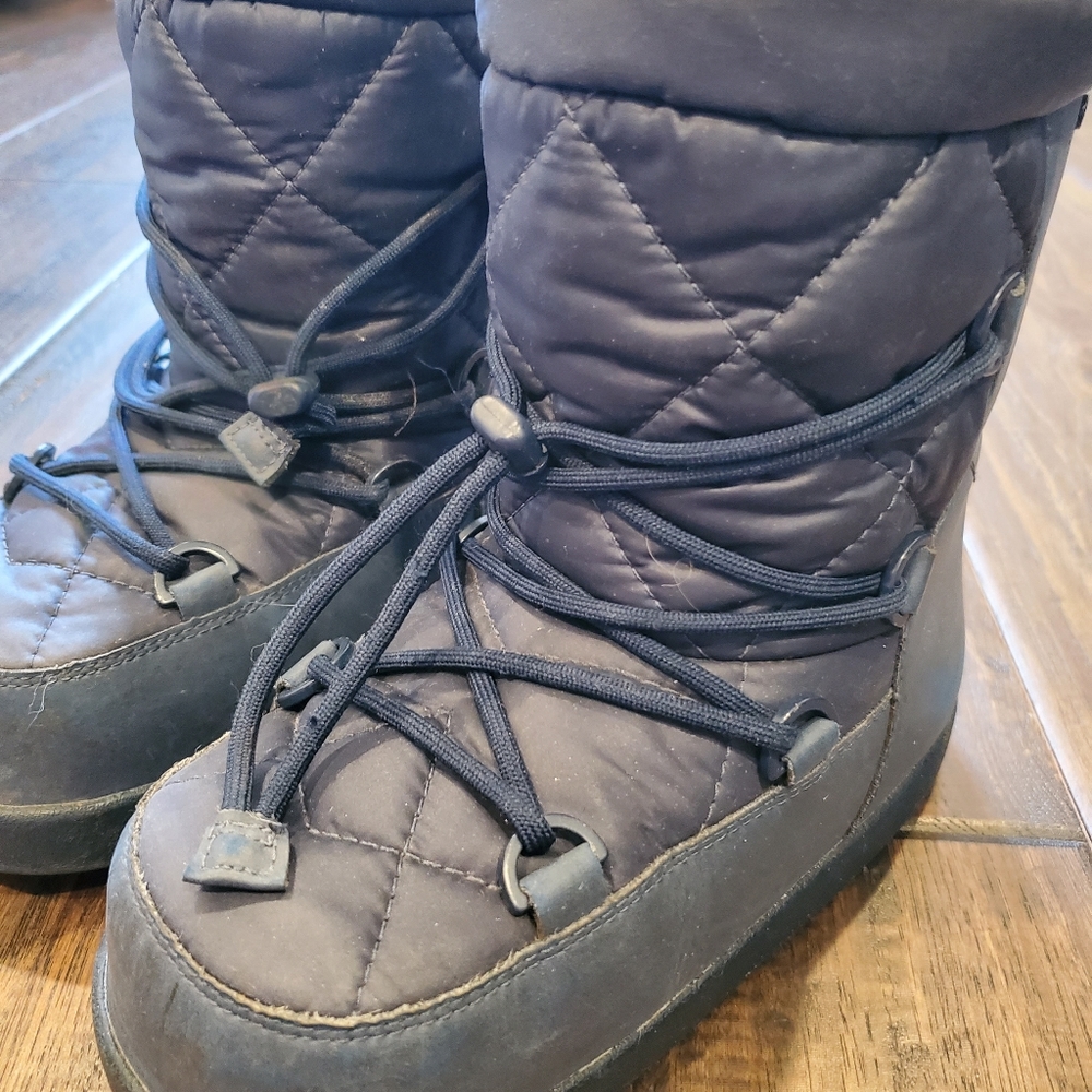 Rare Unisex Kids Uggs moon boots + FREE item